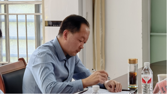 李栋到公共卫生与健康管理学院调研工作